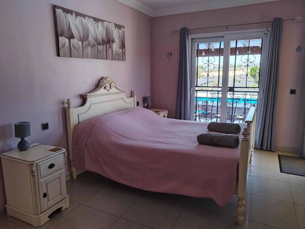 Villa Casa Del Sol: Spacious 3-Bedroom with Private Solar-Heated Pool Triquivijate Exterior photo